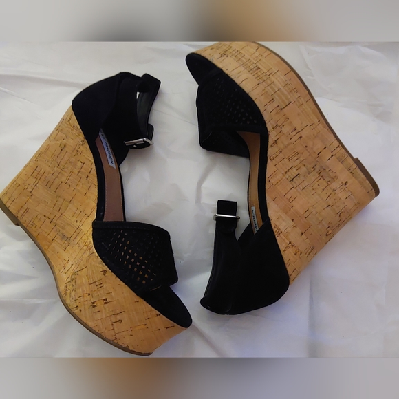 Steve Madden  Summer Sandals. - Picture 2 of 5